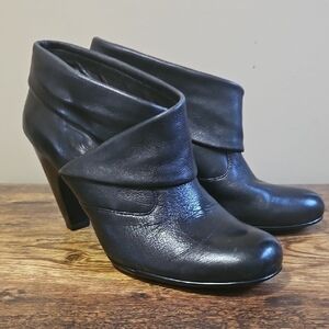 Sofft Freeda Black Leather Slip On 4" Heel Ankle Boots Size 11M